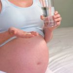 Remédio para enjoo na gravidez faz mal? E o remédio caseiro?