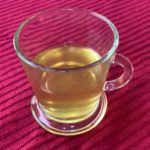 Receita de chá anti-gripal com chá verde, limão, alho e gengibre