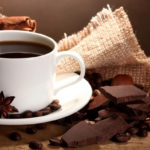 café e chocolate ricos em cafeína