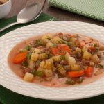 Sopa de legumes com carne moída