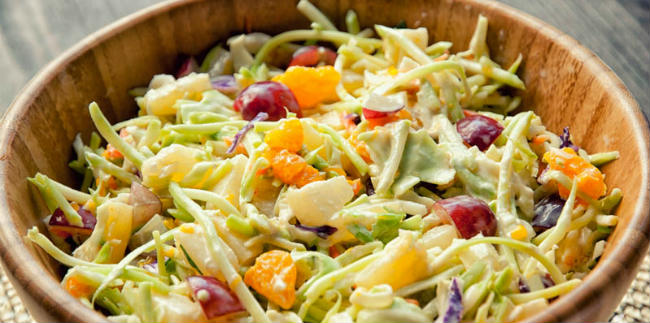 Salada de repolho com frutas
