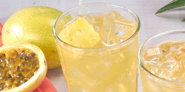 Suco de abacaxi com maracujá