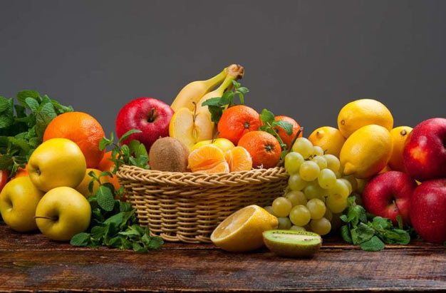 mesa de frutas que contêm frutose