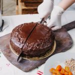 Receita de bolo de chocolate low carb, fofinho, fácil e delicioso