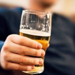 Como as Bebidas Alcoólicas Vão Afetar Sua Imunidade e Aumentar o Risco de Contrair o Novo Coronavírus