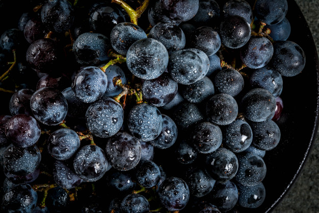 uvas escuras ricas em resveratrol