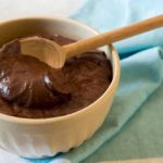 Receita de mousse de chocolate vegano que ajuda contra a pressão alta