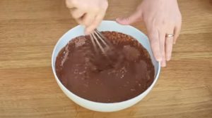 olo de chocolate low carb molhadinho - Passo 2