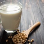 Como fazer leite de soja em casa - Fácil e prático!
