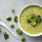 Receita de sopa de brócolis light - Leve e fácil de fazer!