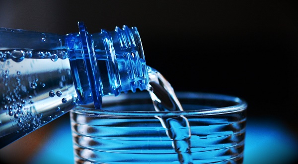 Beber água pode fazer com que seu corpo volte a perder peso