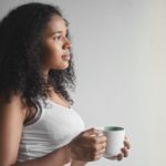 Beber café com o estômago vazio é ruim para saúde?