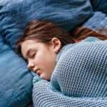 Ansiedade e insônia? Um cobertor pesado pode ajudar a dormir melhor