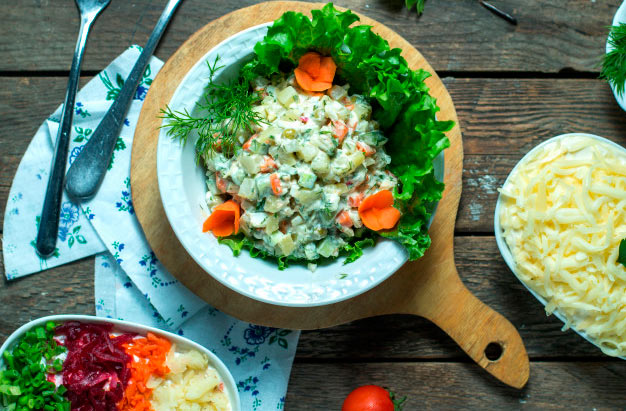 salada de legumes cozidos (vagem, batatas e cenoura)