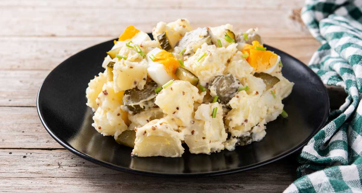 Salada de batata com ovo