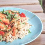 Receita de salada de arroz integral light e fácil de fazer