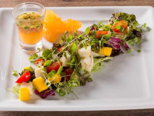 Salada de verduras com fruta