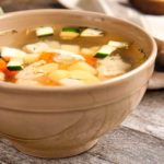 Receita de sopa low carb com legumes deliciosa