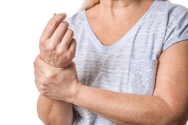 Mulher com artrite reumatoide