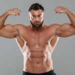 Massa muscular homem forte